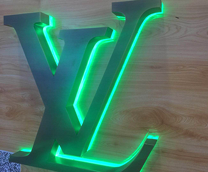 介紹一下山東亞克力發(fā)光字的制作材料